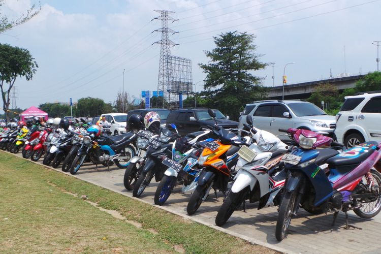 Desain Parkir Motor Mengitari Taman Desain Id 0060