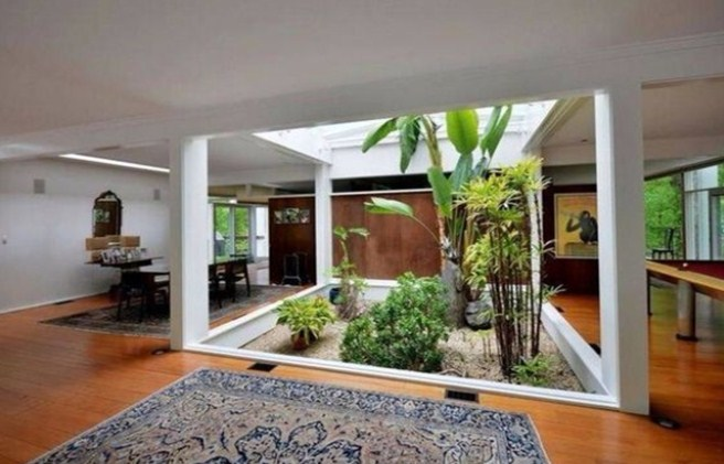 10 Rumah Tingkat Dengan Taman Indoor - Desain id