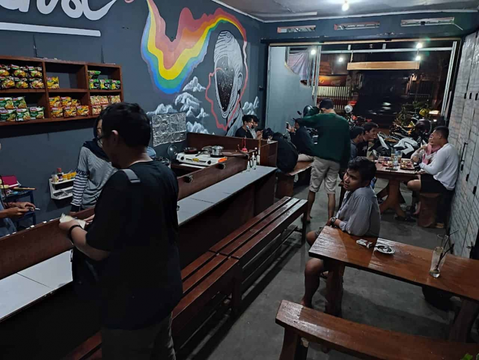 Desain Warung Kopi Pinggir Jalan Dengan Meja Bar Desain Id 3282